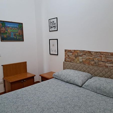 Apartment Roma Tor Vergata Con Giardino Buitenkant foto
