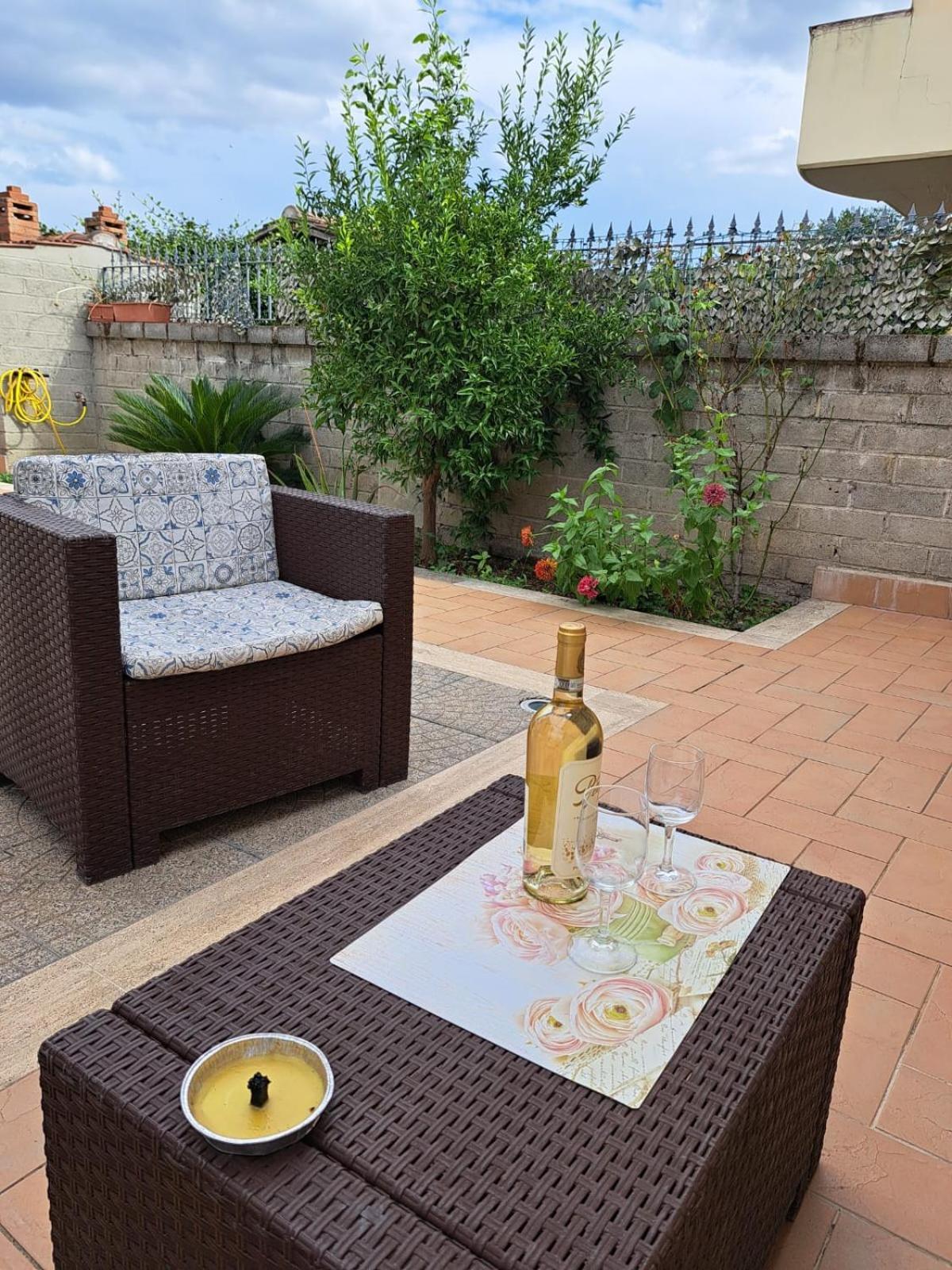 Apartment Roma Tor Vergata Con Giardino Buitenkant foto